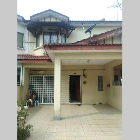 Orked Aeridina Homestay Puchong Eksteriør billede