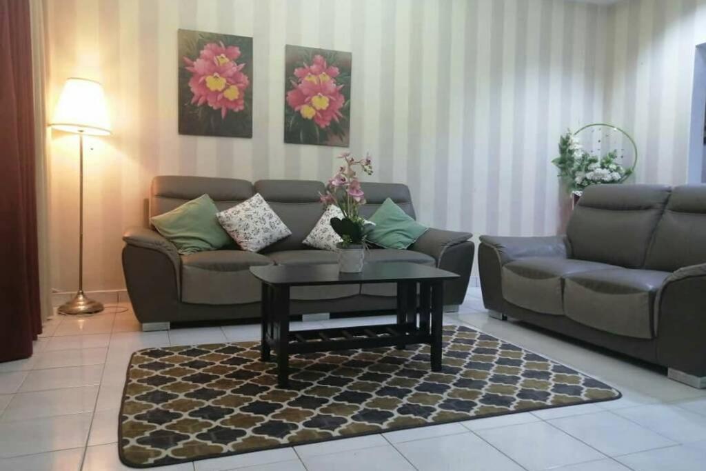 Orked Aeridina Homestay Puchong Eksteriør billede